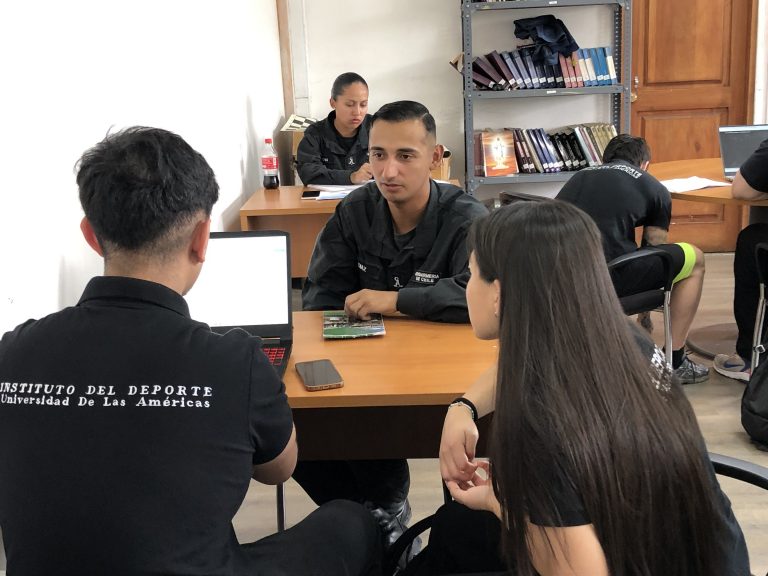 Estudiantes de Licenciatura en Ciencias de la Actividad Física UDLA realizan asesorías de alimentación y entrenamiento a integrantes de la Escuela de Gendarmería Chile