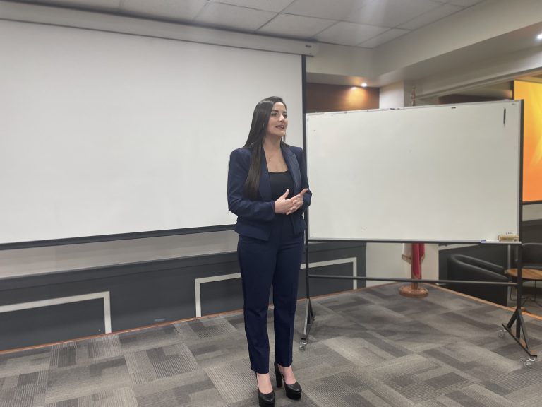 Escuela de Derecho UDLA realiza taller orientado al estudio de estudio de Derecho Civil para el examen de grado dirigido a estudiantes y egresados