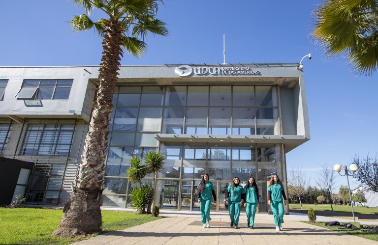 UDLA consolida su compromiso con el desarrollo profesional y empleabilidad de sus egresados y estudiantes
