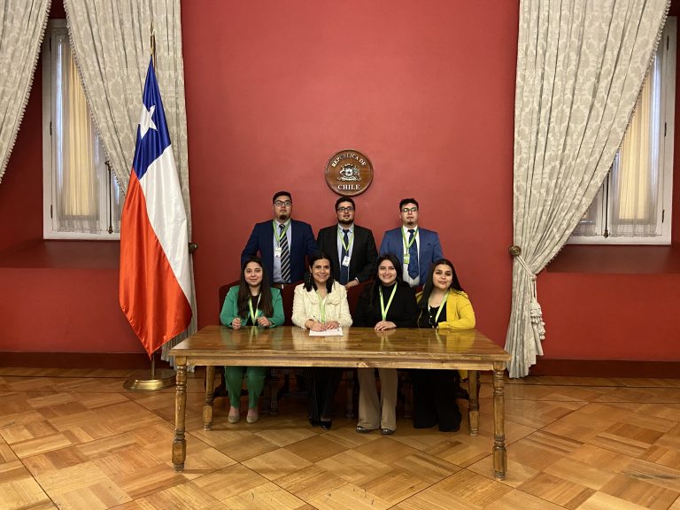 Estudiantes de Derecho de Sede Concepción UDLA se reúnen con autoridades en visita a sedes de los tres poderes del Estado