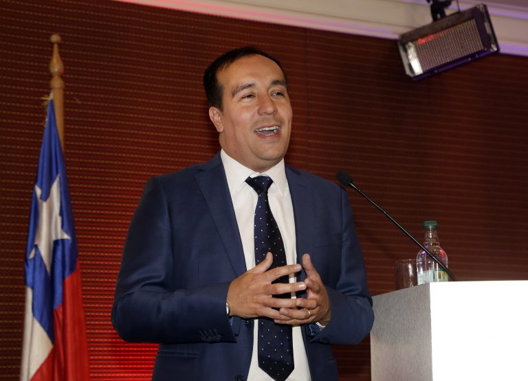 Escuela de Administración Pública conmemora día de la profesión con charla presentada por director del Instituto Nacional de Deportes