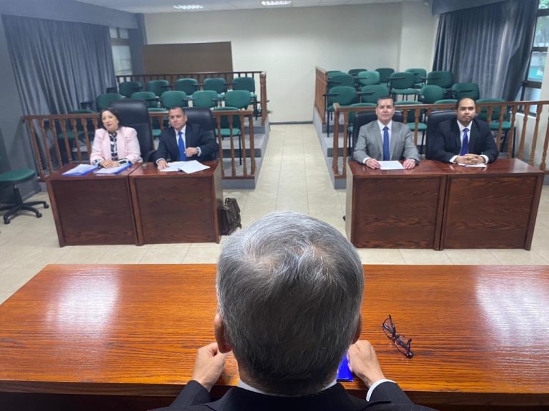 Estudiantes de la carrera de Derecho UDLA realizan simulación de arbitraje a través de examen en la Sala de Litigación del Campus Santiago Centro