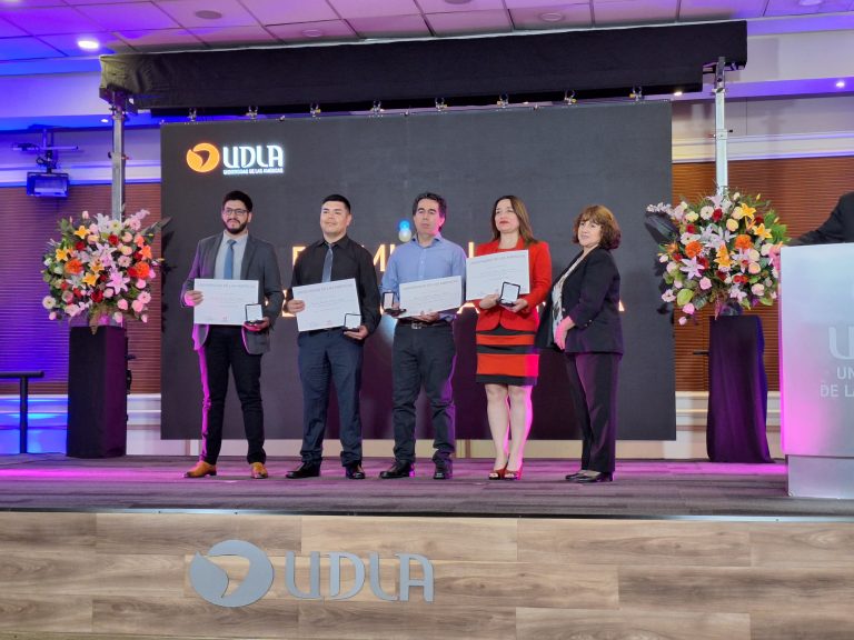 Facultad de Ingeniería y Negocios UDLA celebra la graduación en modalidades Executive y Online: reconocimientos y agradecimientos marcaron la ceremonia de titulación