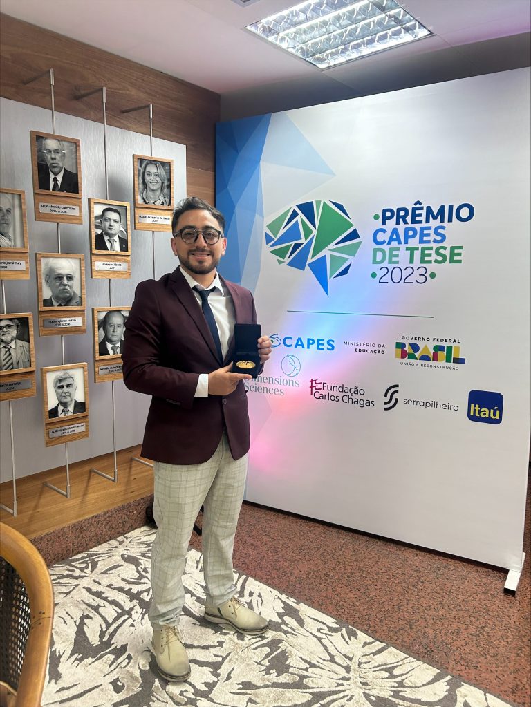 Académico investigador de la Escuela de Kinesiología UDLA se adjudica premio de Ciencias Capes en Brasil gracias a su tesis doctoral
