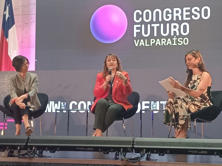 Vicerrectora Paola Espejo representa a UDLA en Congreso Futuro Valparaíso participando como panelista en temática de Inteligencia Artificial