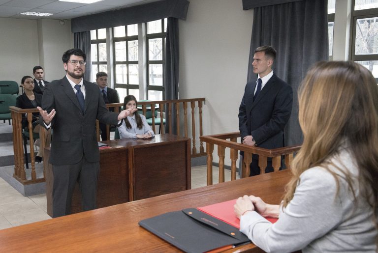 Derecho en UDLA: formando profesionales en ciencias jurídicas íntegros y con opinión