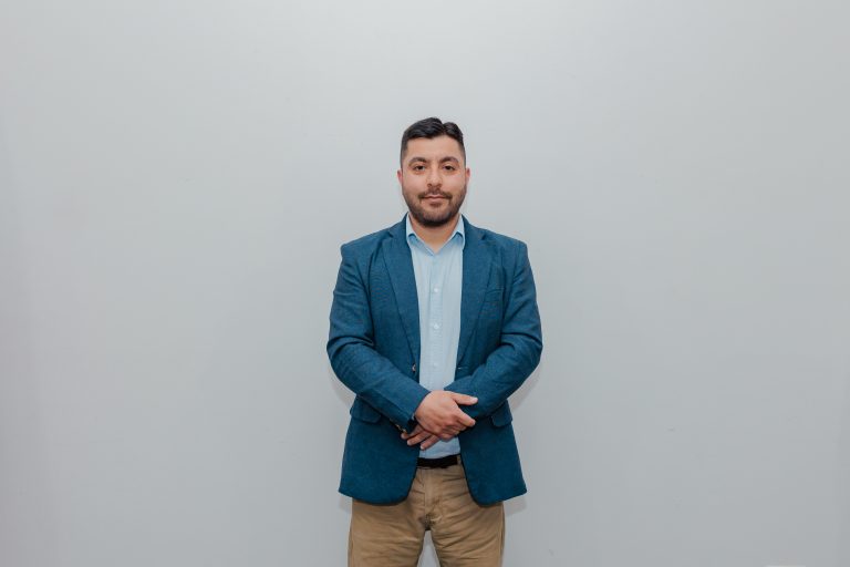 Egresado de terapeuta ocupacional contribuye con el territorio desde el Cesfam Pedro de Valdivia: “Destaco el enfoque comunitario que posee UDLA”