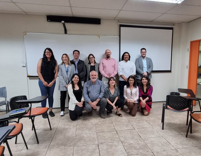 Egresados del Magíster en Salud Comunitaria UDLA comparten avances en la implementación de sus proyectos en distintas comunas de Chile