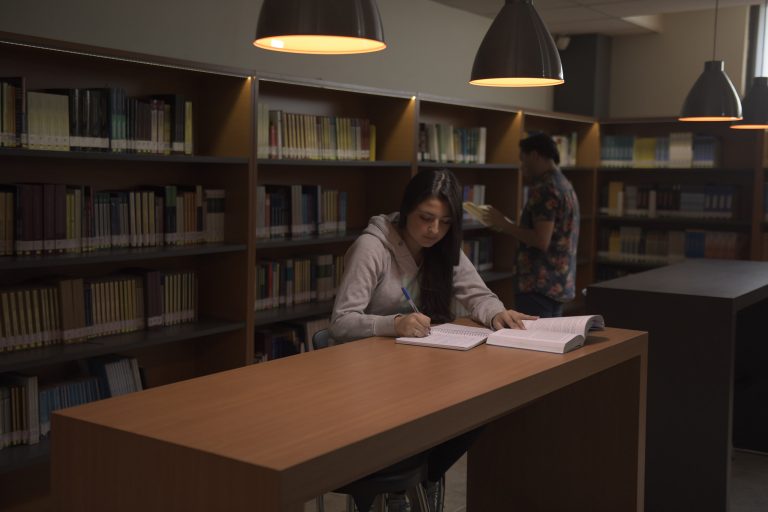 Vicerrectoría de Investigación y Postgrado de UDLA destaca el rol del Consejo de Investigación de la Universidad