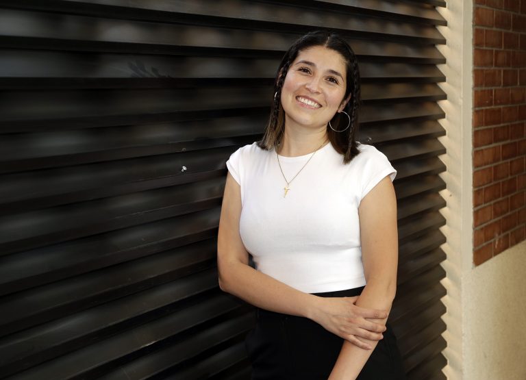 Egresada de Terapia Ocupacional aporta en la rehabilitación de la comunidad desde el Hospital Metropolitano: «UDLA me entregó las habilidades para trabajar con la comunidad»