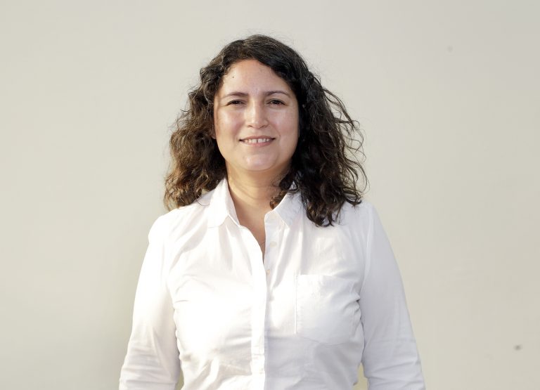 Egresada UDLA creó empresa enfocada en la gestión de viviendas sociales: “Espero seguir mejorando la calidad de vida de las familias”