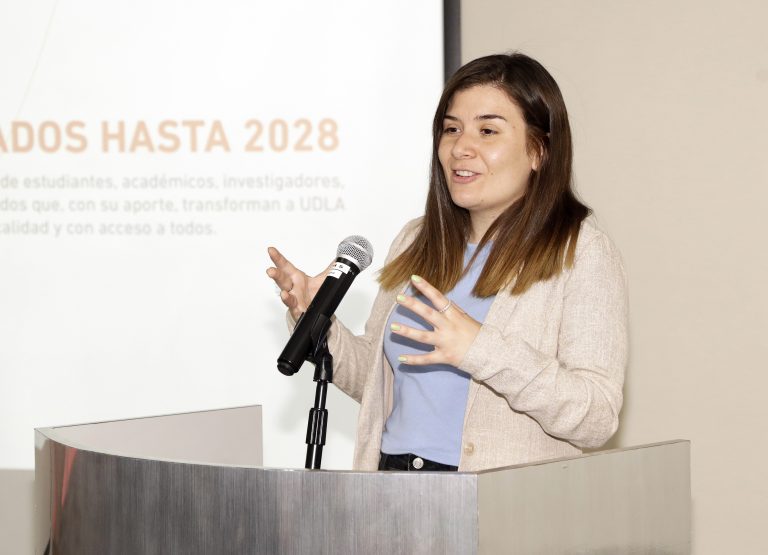 UDLA y proyecto ‘Juntos por la Infancia’ entregan reconocimientos a jóvenes que cursaron talleres de formación para su desarrollo personal integral