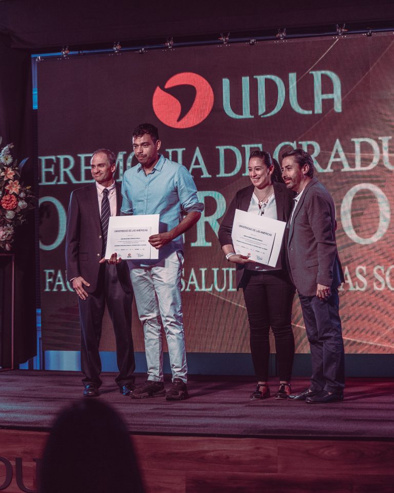 Facultad de Salud y Ciencias Sociales realiza ceremonia de titulación de su oferta de diplomados