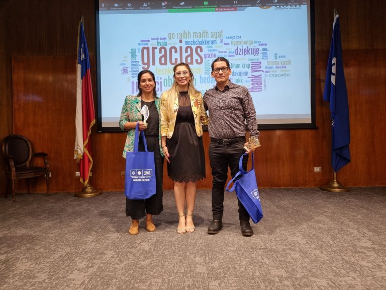 Equipo de la Dirección de Gestión Curricular y Vinculación con el Medio de UDLA exponen sobre diseño, implementación y evaluación de metodología A+S en seminario internacional