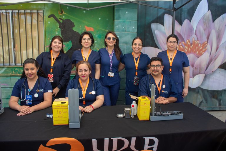 Estudiantes y académicos de Campus Maipú UDLA llevan a cabo operativo multidisciplinario abierto a la comunidad en barrio La Fortuna