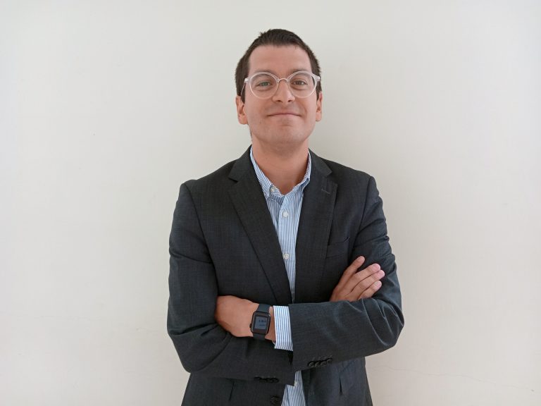 Académico investigador de Sede Viña del Mar expone sobre el derecho a la vivienda adecuada en los procesos constituyentes en congreso efectuado en Puerto Montt