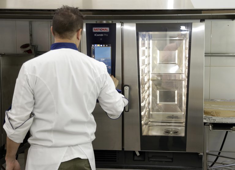 Escuela de Gastronomía UDLA inaugura talleres y nuevas tecnologías en colaboración con líderes del sector