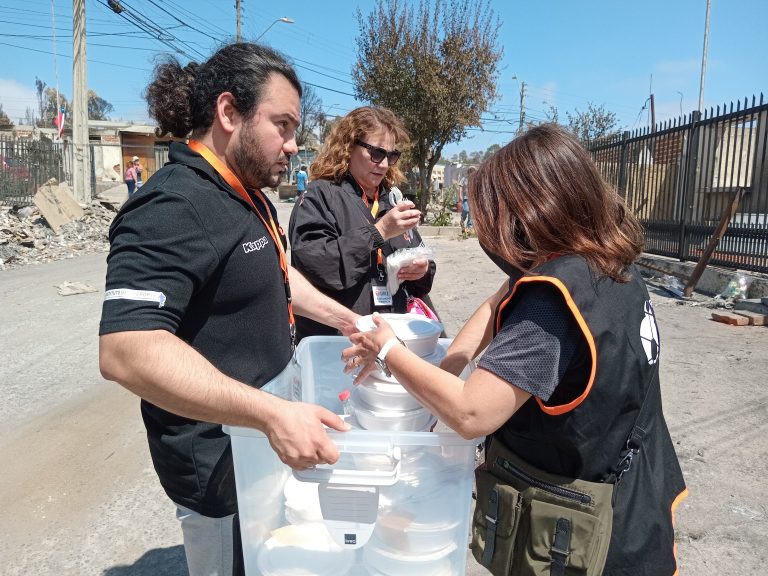 Escuela de Nutrición y Dietética de UDLA comparte cómo realizar una correcta manipulación, preparación y almacenamiento de alimentos en zonas afectadas por una emergencia