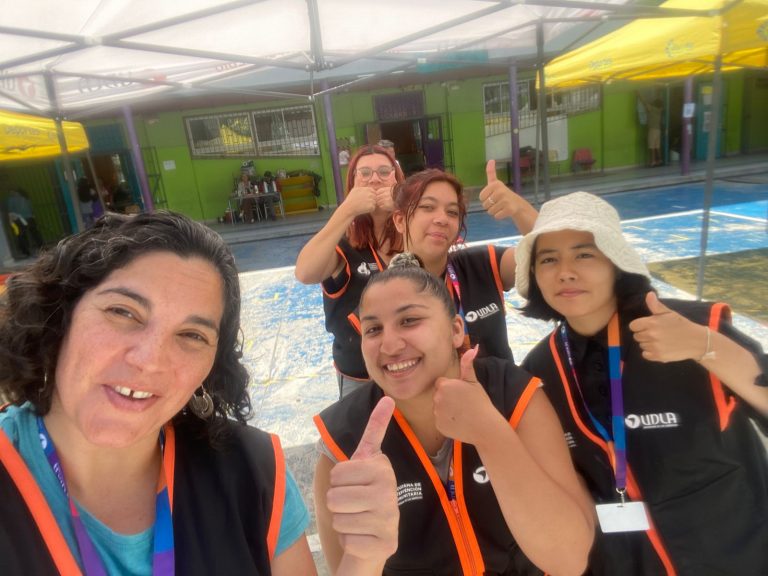 Estudiantes voluntarios de UDLA realizan actividades recreativas a niños, niñas y adolescentes afectados por la catástrofe de la Región de Valparaíso