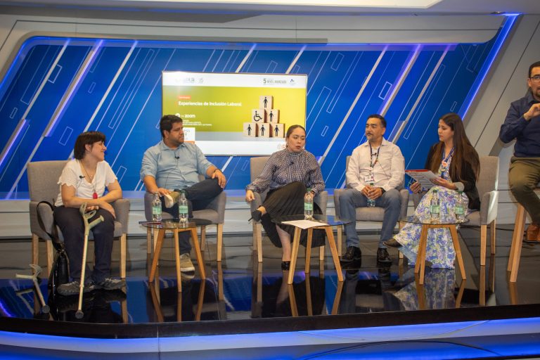 UDLA es parte de seminario sobre inclusión laboral que aborda desafíos y avances en Chile para personas con discapacidad