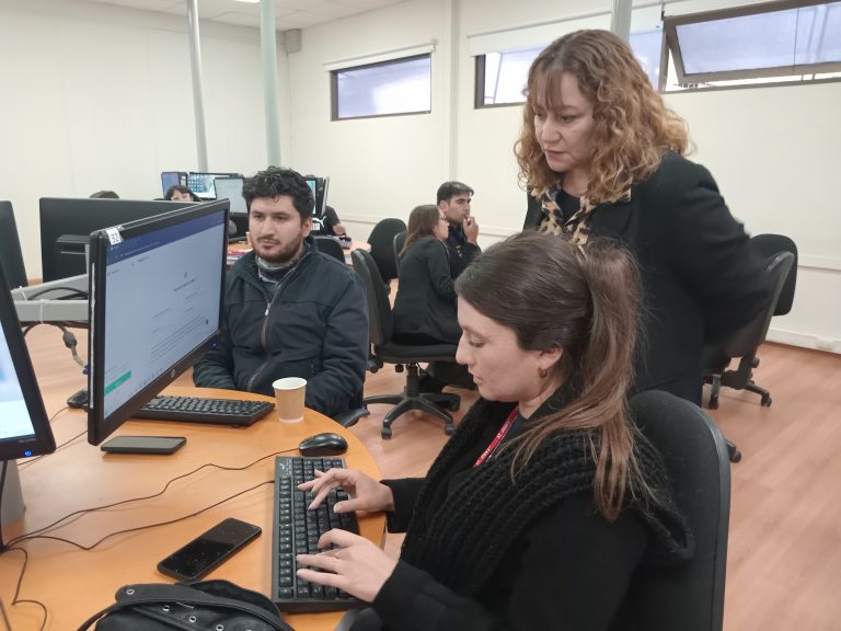 Sede Viña del Mar capacita a profesores de la Región de Valparaíso sobre metodologías activas, nuevas tecnologías e Inteligencia Artificial en la educación