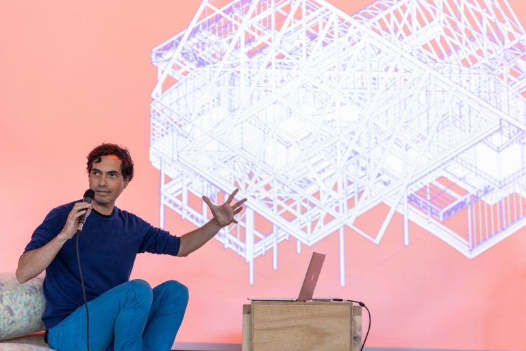 Académicos de la Escuela de Arquitectura de UDLA realizan seminario sobre las domesticidades en la vivienda del siglo XXI