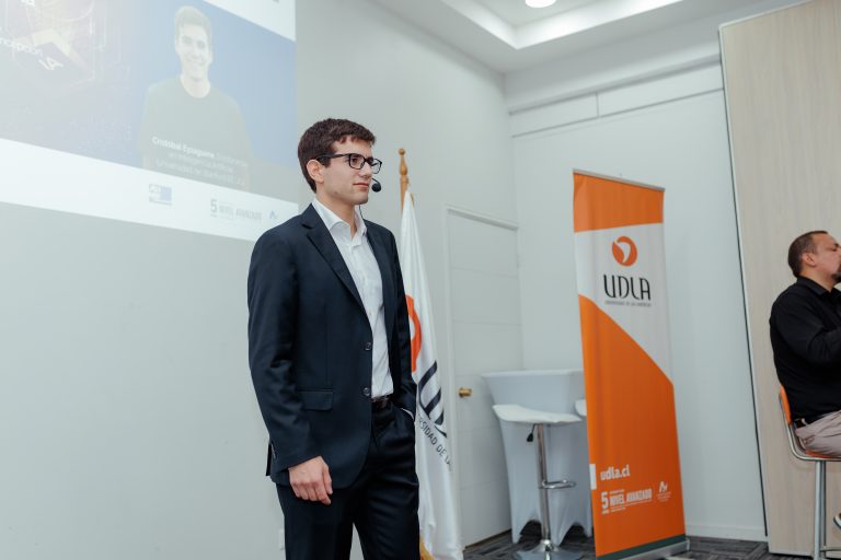 Ingeniero de Stanford inaugura actividades académicas de Sede Concepción con charla sobre Inteligencia Artificial en la educación universitaria