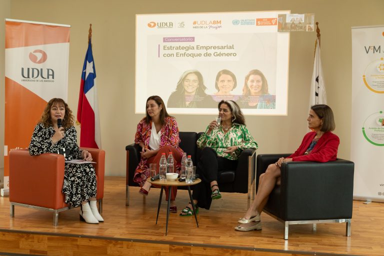 Comunidad académica de Campus Los Castaños se reúne en conversatorio “Estrategia Empresarial con Enfoque de Género”, con motivo del Día Internacional de la Mujer