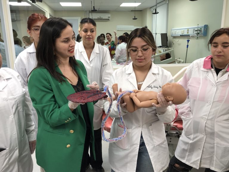 Centro de Simulación en Salud de Campus Providencia duplica su tamaño y adquiere fantoma de última tecnología para la carrera de Obstetricia y Puericultura