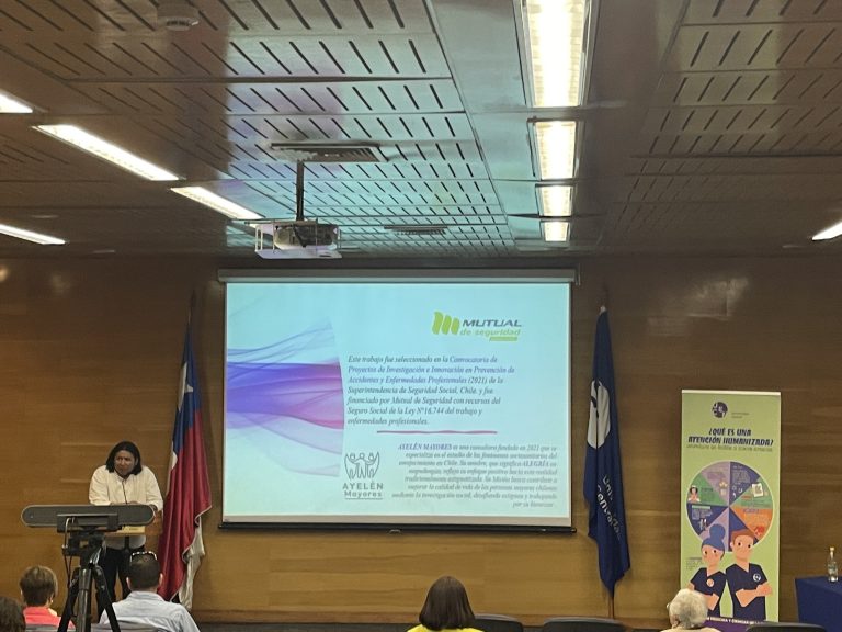 Académico UDLA expone en la XI Jornada Nacional y III Jornada Internacional de la Red de Enfermería en Salud del Adulto Mayor.