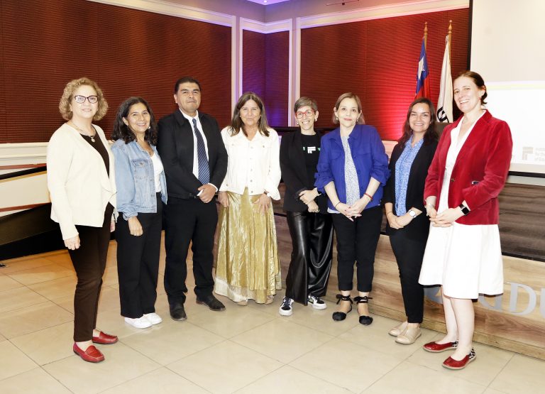 Académicos de la Facultad de Educación asisten a taller de Inteligencia Artificial y tecnologías para el ámbito de la educación