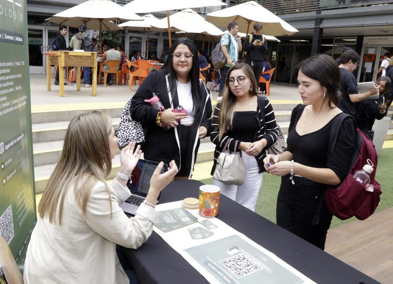 Con gran participación de estudiantes finaliza la primera versión de la Feria de Bienestar Estudiantil y Autocuidado UDLA 2024