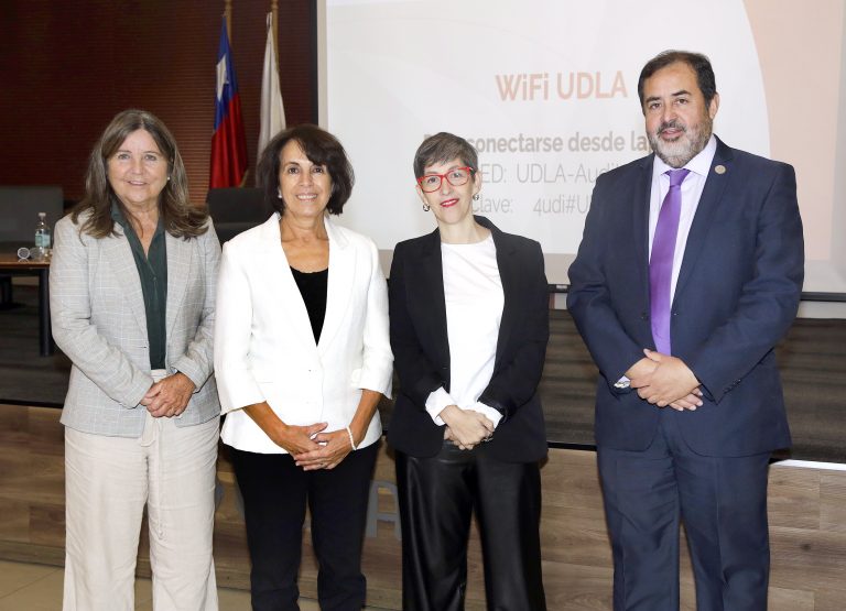 Economista Sabrina Seltzer expone en UDLA sobre herramientas de la Inteligencia Artificial para la formación docente