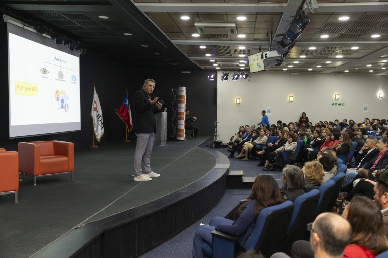 Segunda semana del Ciclo de Inauguraciones Académicas 2024 desarrolla charlas sobre Inteligencia Artificial UDLA