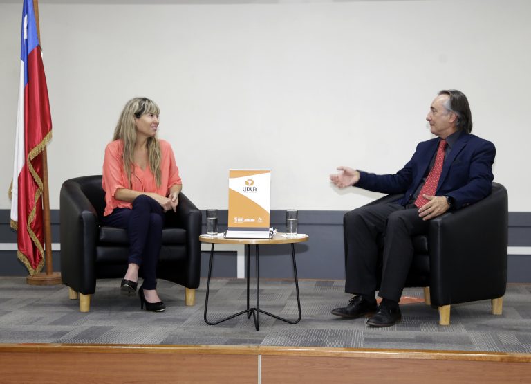 En su inauguración de Actividades Académicas, Facultad de Salud y Ciencias Sociales realiza conversatorio sobre los desafíos de la Inteligencia Artificial en el área de la salud