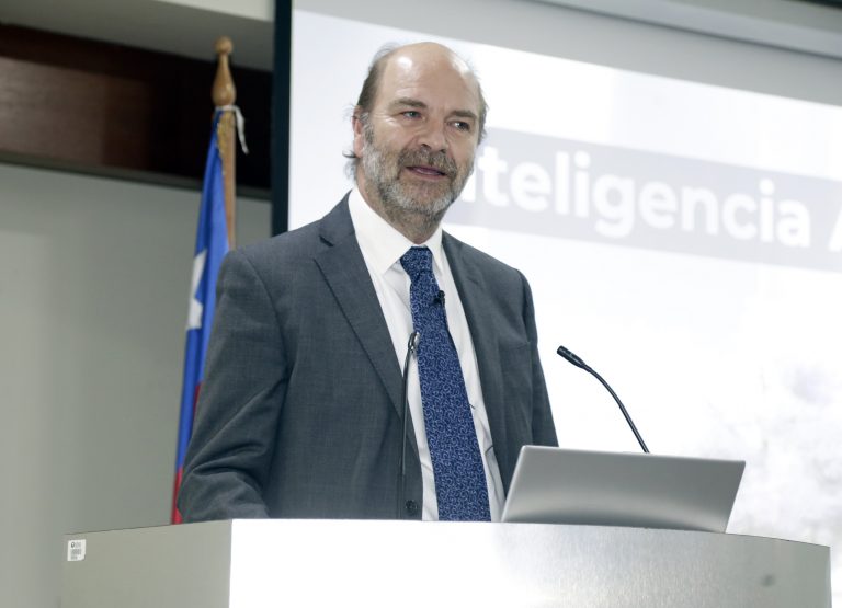 Director del BID proyecta los desafíos de la Inteligencia Artificial para las universidades chilenas en la Inauguración del Año Académico de UDLA