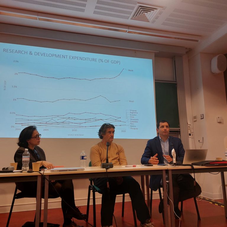 Vicerrector de Investigación y Postgrado expone sobre los altos costos de publicar en revistas de acceso abierto durante Seminario GRIP realizado en Francia