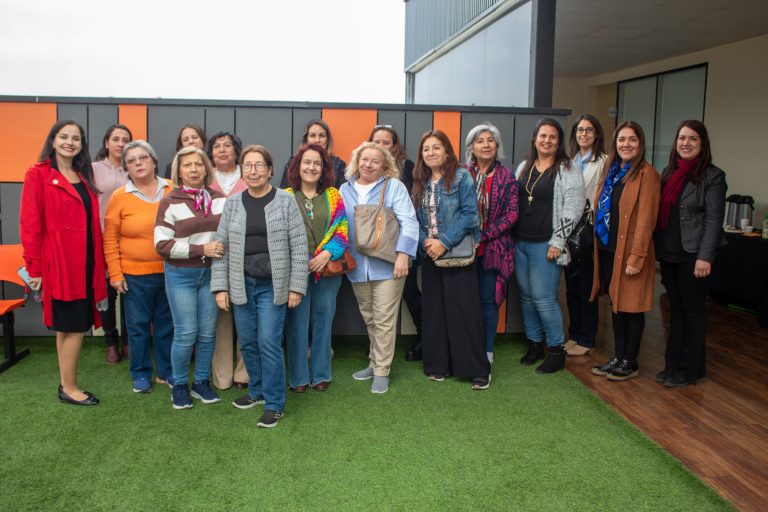 UDLA da inicio a la primera sesión de la Escuela de la Mujer con clases sobre anatomía femenina