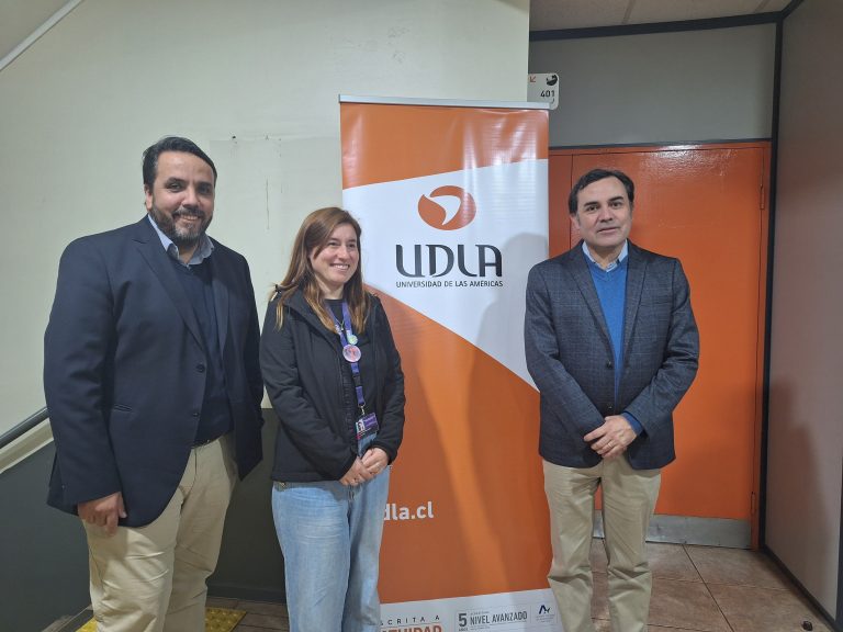 Escuela de Ingeniería Comercial y Municipalidad de Santiago se unen para mejorar la educación financiera de la comunidad