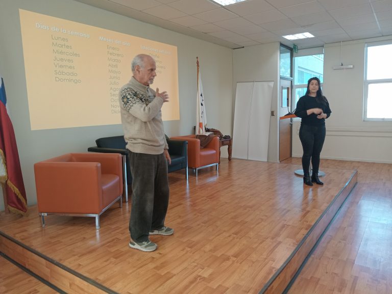 Alumnos del Campus Los Castaños UDLA participan en Taller de Lengua de Señas organizado por la Dirección de Asuntos Estudiantiles