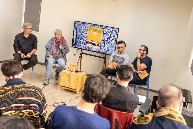 Núcleo Centro Producción del Espacio UDLA realiza lanzamiento del libro «Los Arenales: Hacia el derecho a la ciudad»