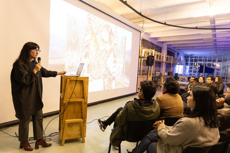 Máster en Arquitectura y Diseño Urbano, Linda Schilling, presenta investigación doctoral desarrollada en Londres sobre las evaluaciones de impacto ambiental en el Galpón UDLA