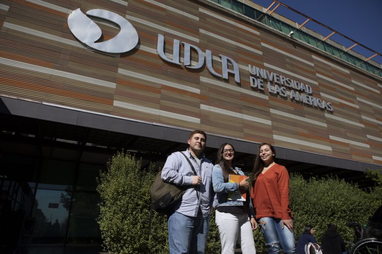 UDLA invita a estudiantes a postular a una nueva edición de la Beca Santander Movilidad Internacional Pregrado 2024