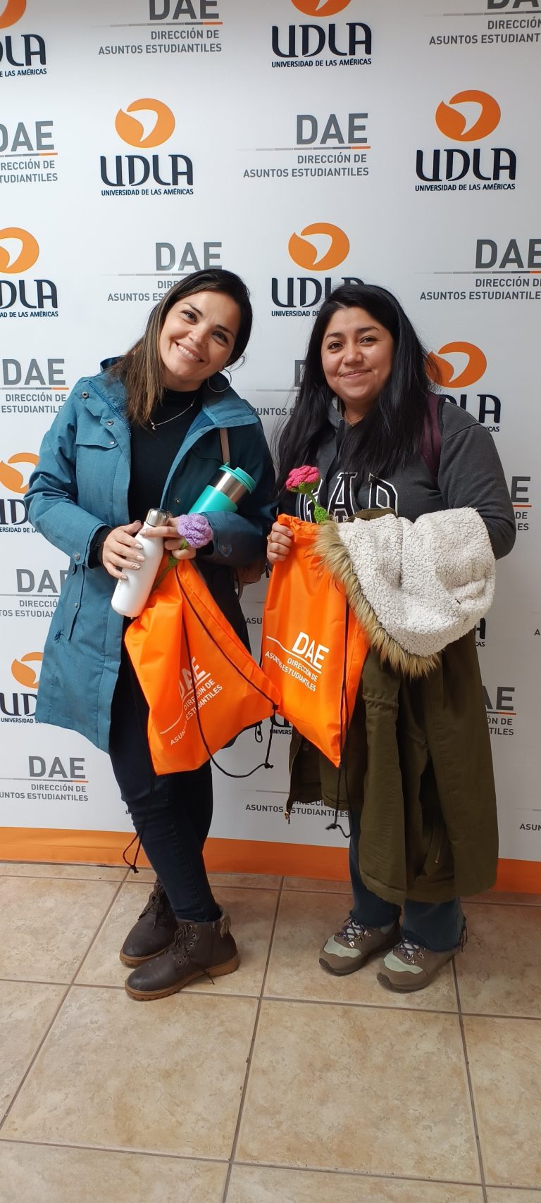 Especial celebración para estudiantes madres en los campus de Sede Santiago UDLA