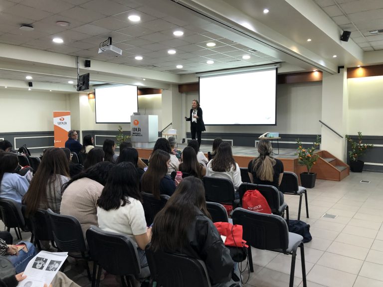Escuela de Obstetricia y Puericultura de UDLA convoca a destacadas exponentes del área en clase magistral sobre humanización en el duelo perinatal