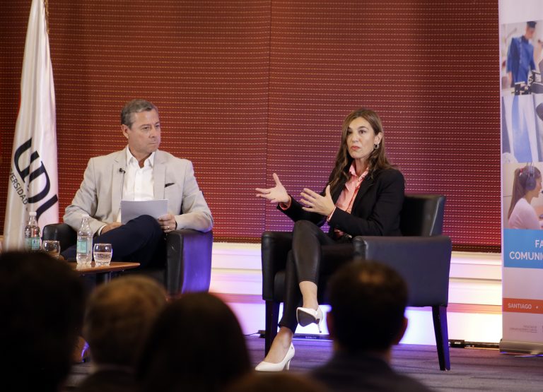 En conversatorio UDLA expertos abordan el gran debate de la IA: ¿podrán las máquinas  reemplazar a los humanos?