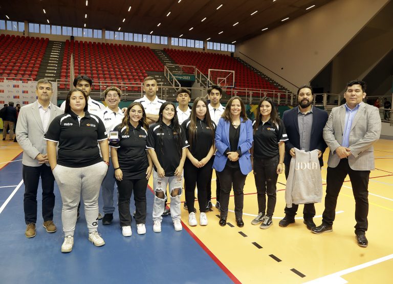 Deportistas UDLA participan del lanzamiento de las Ligas Deportivas de Educación Superior en el Estadio Nacional