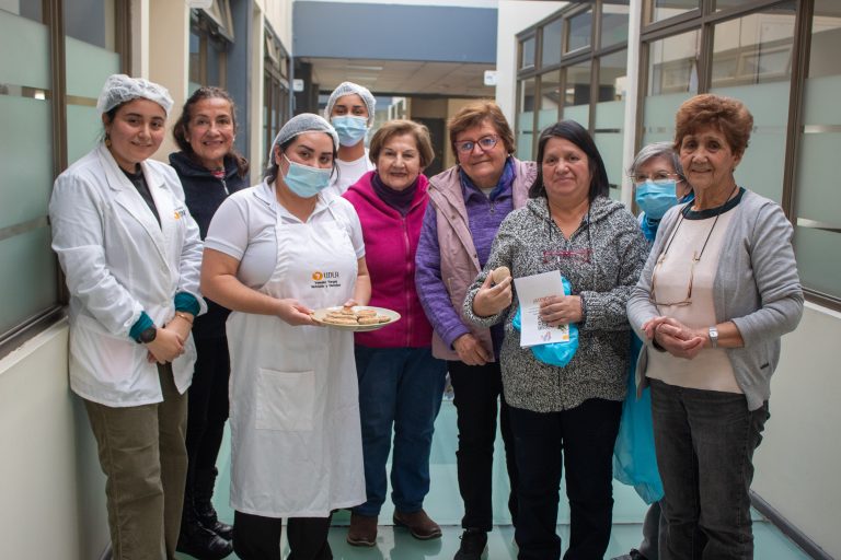 Campus Maipú celebra el inicio de la cuarta edición de la Escuela Integral para Personas Mayores con clase sobre alimentación sustentable y aprovechamiento de ingredientes