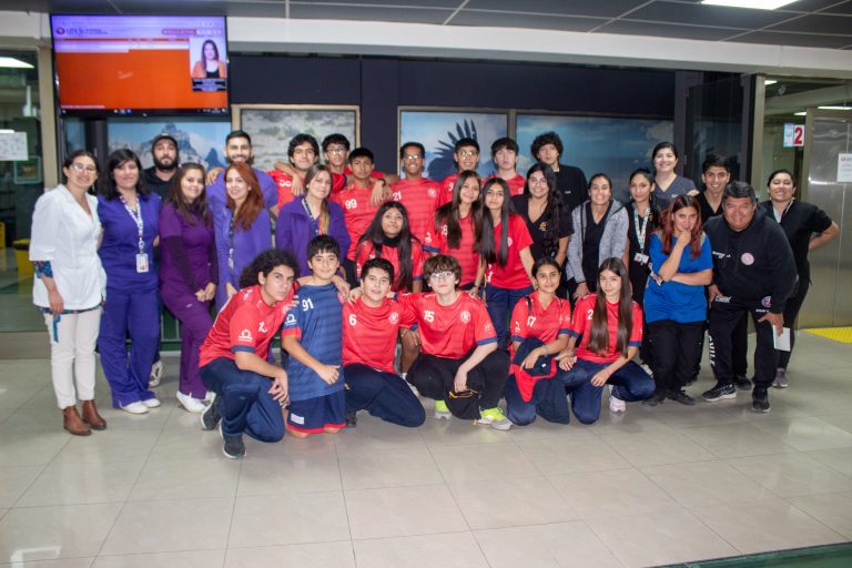 UDLA, a través de la Facultad de Salud y Ciencias Sociales, entrega apoyo multidisciplinario al Club Internacional de hockey patín de Lo Espejo