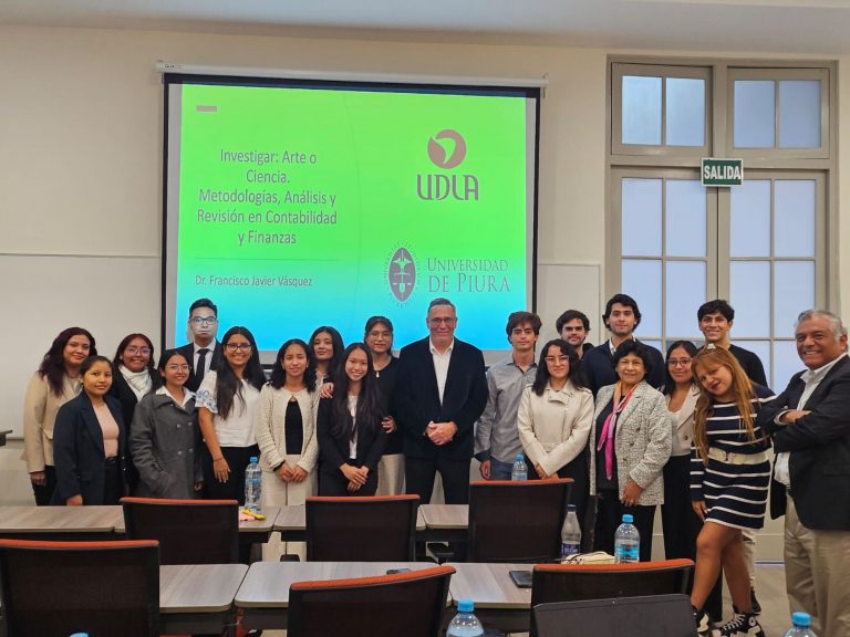 Director Académico de Campus Providencia realiza destacadas charlas en Lima